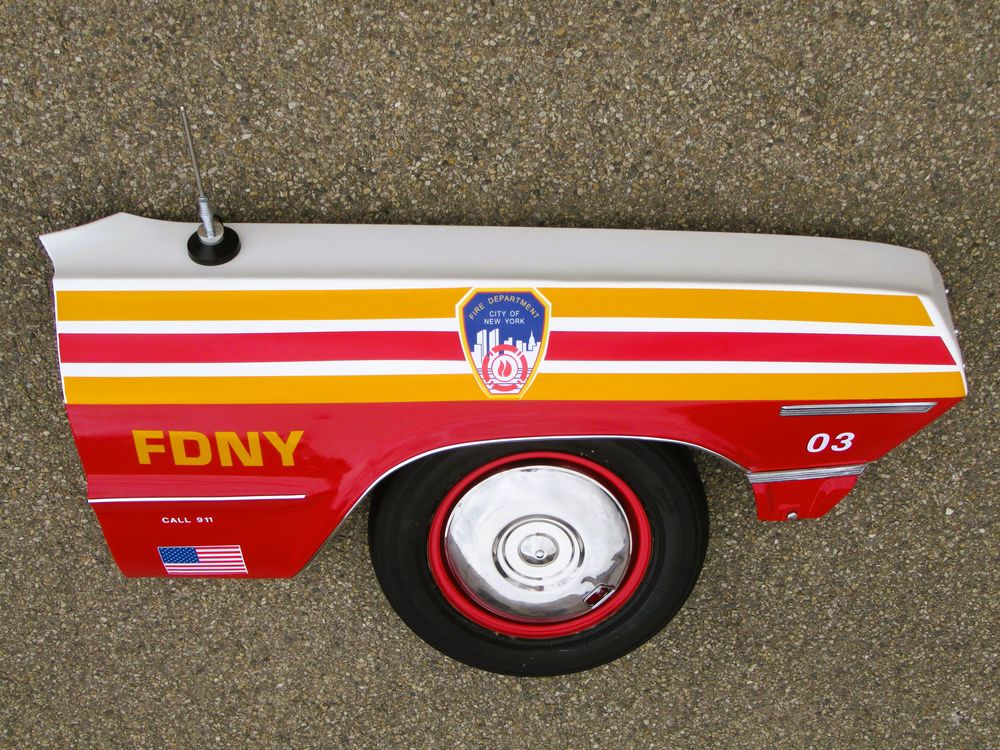 Aile de Chevrolet Impala 1963 d�co pompier New York. 550 Tavel (30)