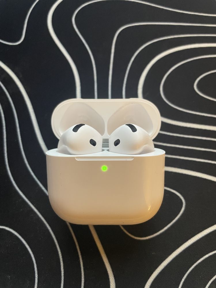 Airpods 4 avec r�duction de bruit 150 Lorient (56)