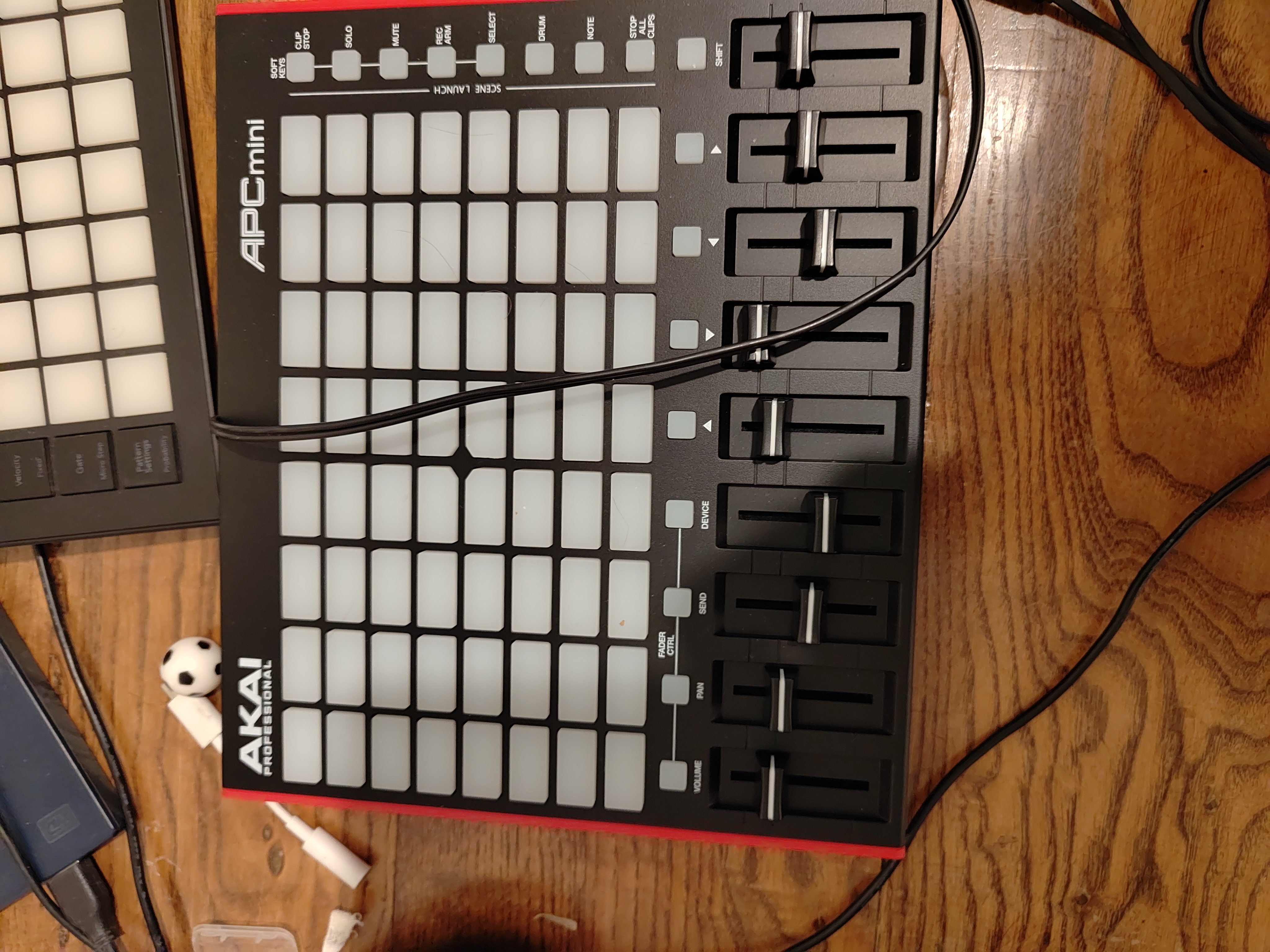 Akai apc mini mk2 comme neuf 60 Vouill� (86)