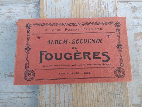 Album 12 Cartes Postales Anciennes de Foug�res 
22 Loches (37)