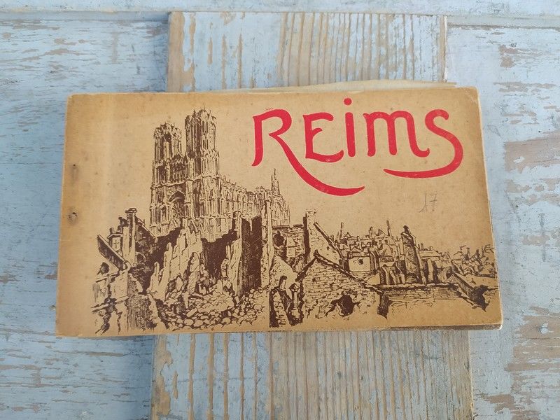 Album 18 Cartes Postales Anciennes Reims dans les Ruines
25 Loches (37)