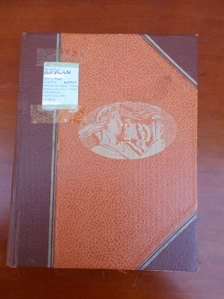 ALBUM de 992 TIMBRES du Monde 55 Dammarie-les-Lys (77)