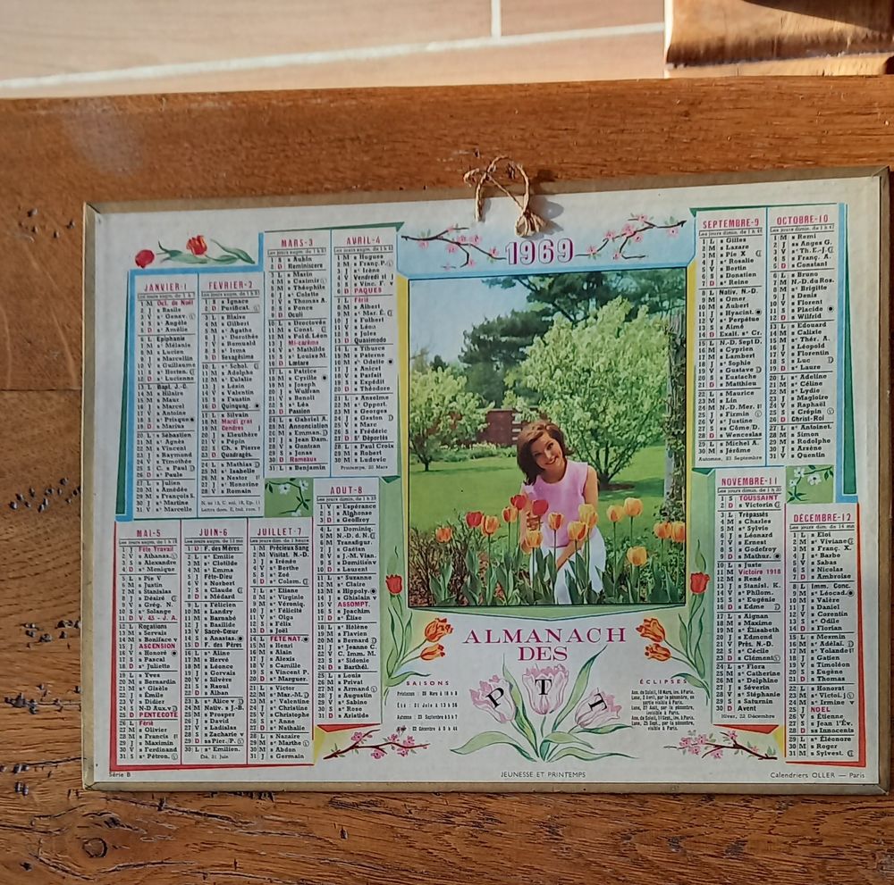 Almanach des PTT diff�rentes annees 5 Naves (19)