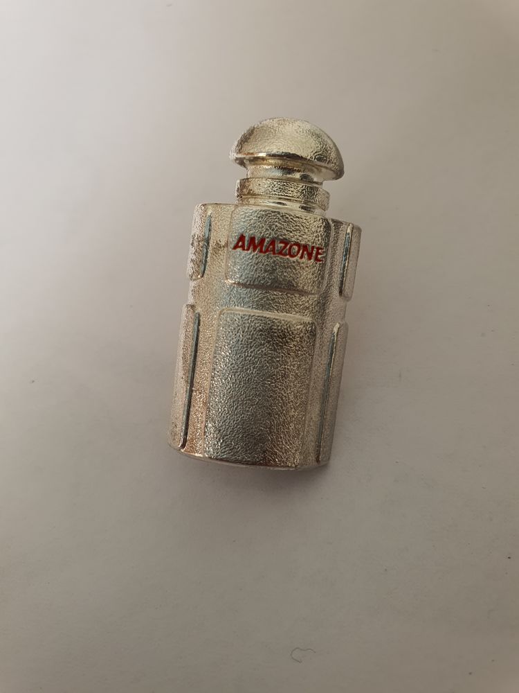 Pin's Amazone  Herm�s 15 Villemomble (93)