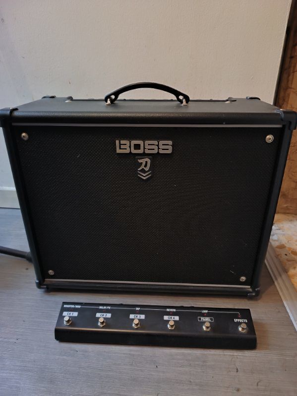 Ampli boss katana  100 MK II + P�dalier 290 La Garde (83)