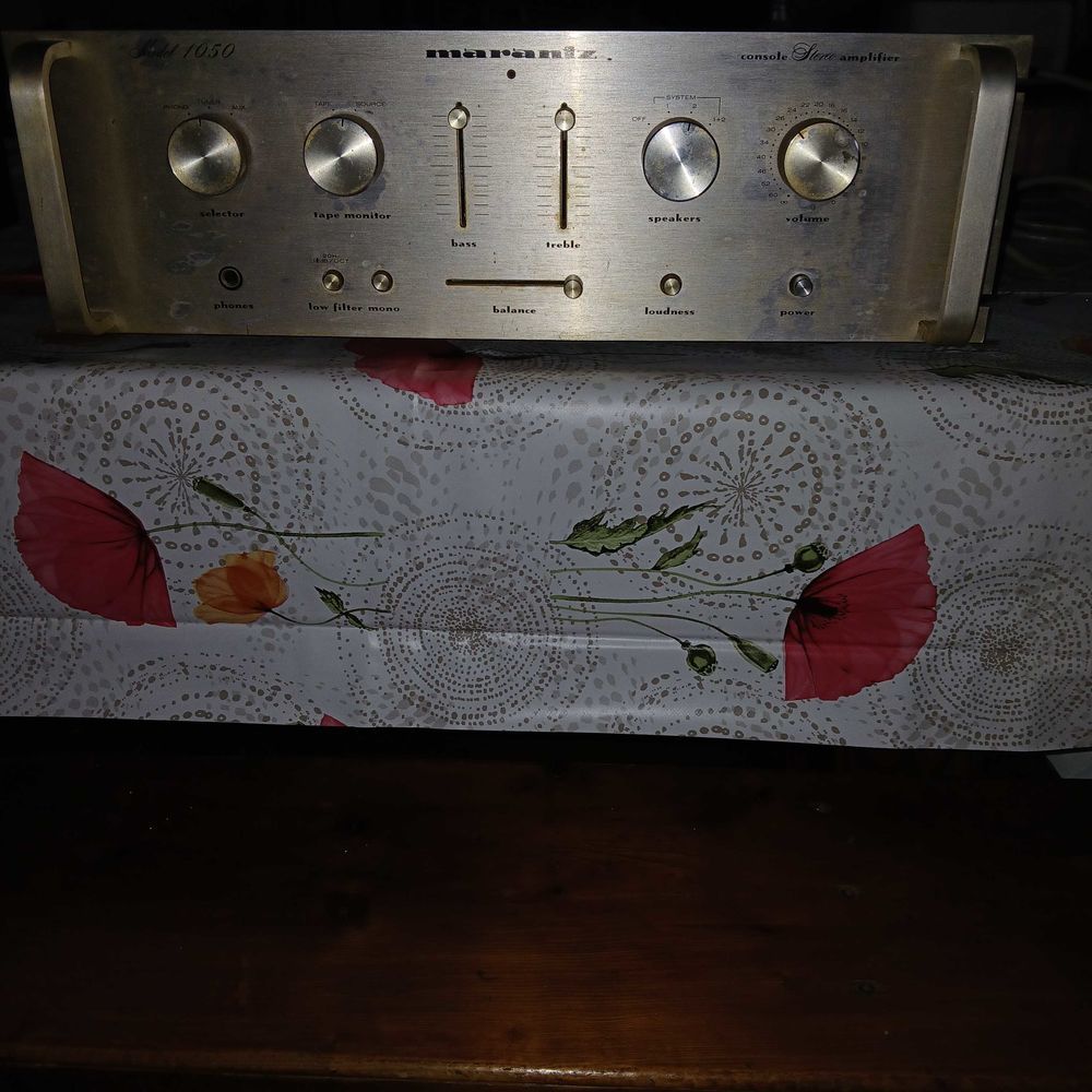 ampli hifi Marantz model 1050 280 Bertignat (63)