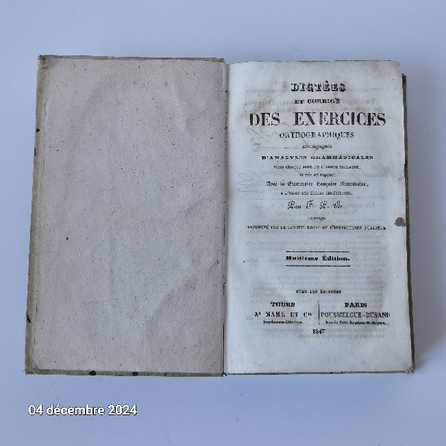 L'anc�tre du Bled, un vieux livre de dict�es et corrig�es de 58 Saumur (49)