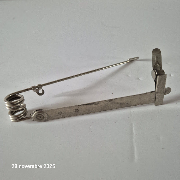 Ancien accessoire pour machine � coudre Singer 9 Saumur (49)