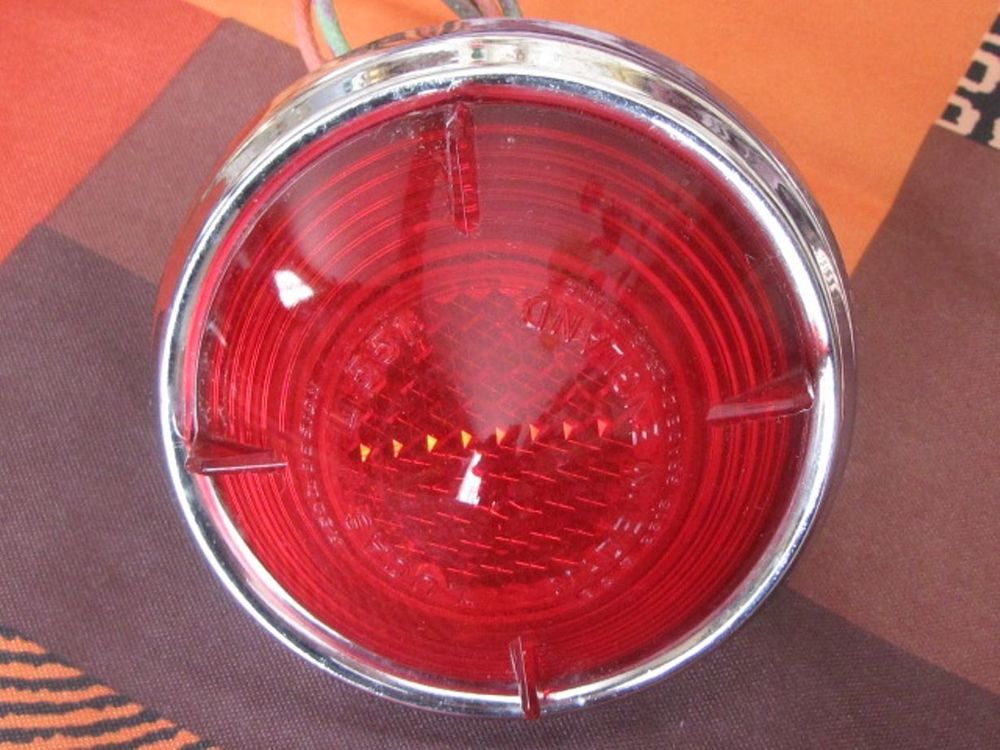 Ancien feu arri�re pour voiture Anglaise ou autre 30 Pierres (28)