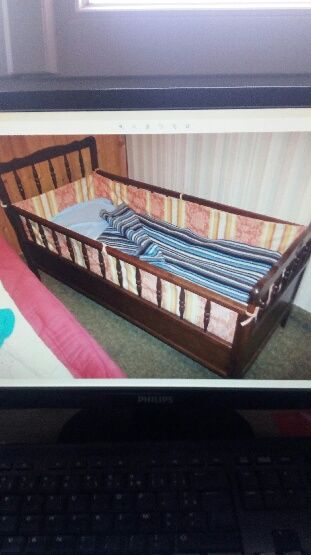 Lit ancien � barreaux en bois 20 Gest� (49)