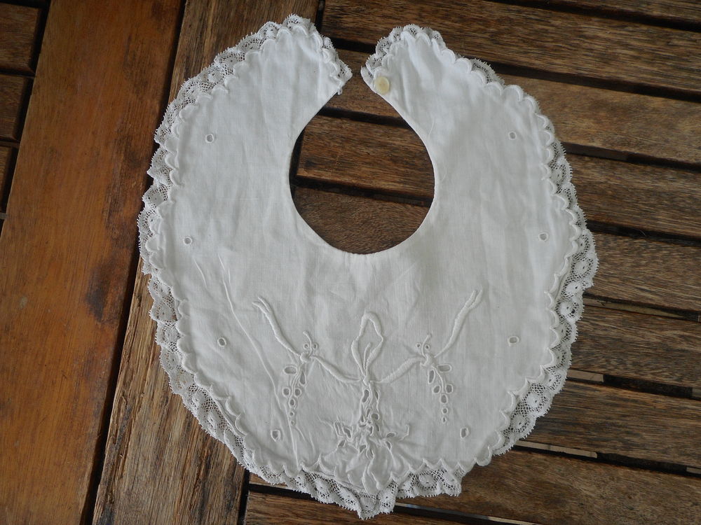 Ancien bavoir coton blanc brod� 8 Nieuil-l'Espoir (86)