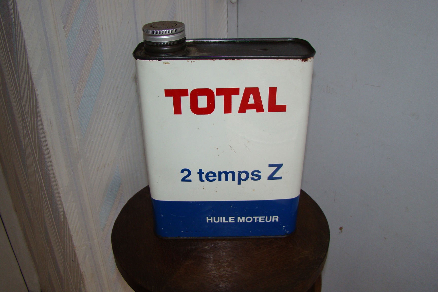 Ancien bidon d'huile TOTAL 2 temps Z 15 Gargenville (78)