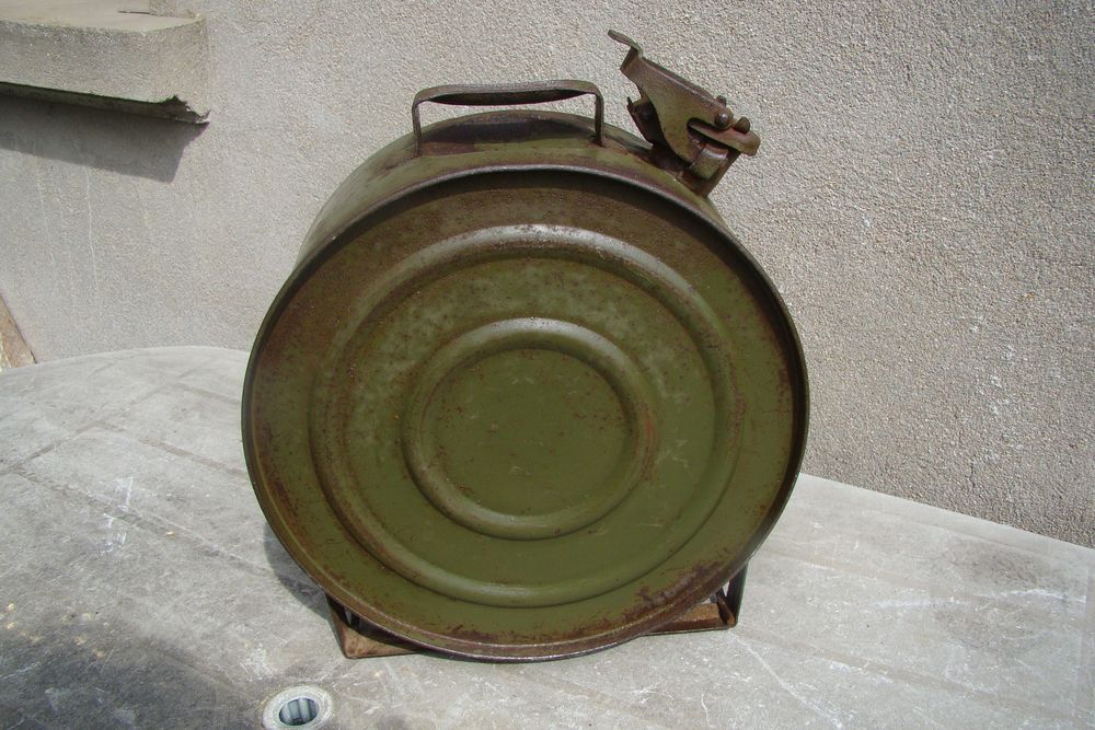 Ancien bidon / jerrican � essence SCHMID Paris -Tours  
50 Gargenville (78)