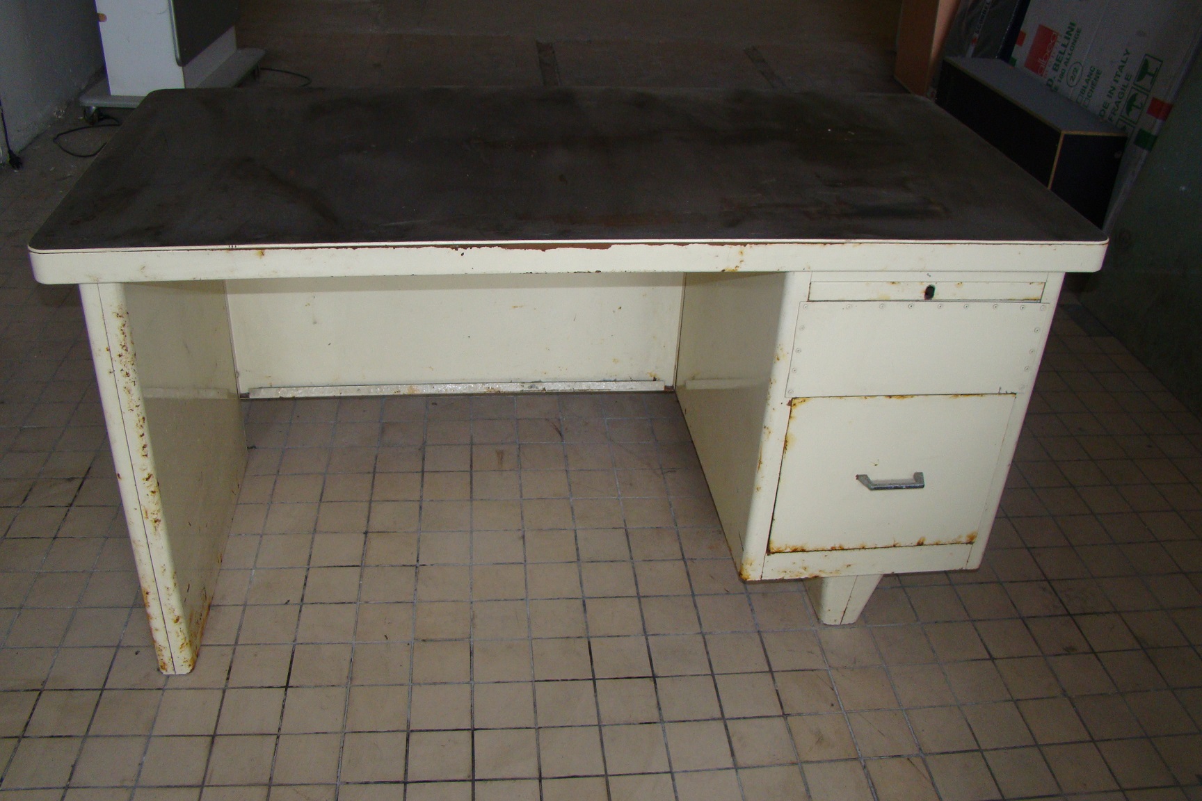 Ancien bureau d'atelier ann�es 1960 200 Buchelay (78)