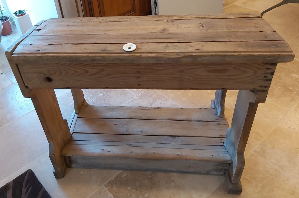 Ancien bureau d'�colier en bois massif
150 Chambonas (07)