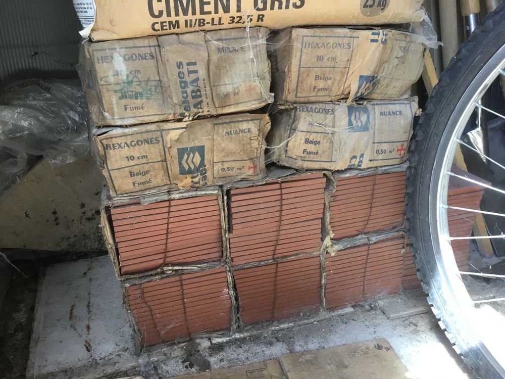 Lot ancien carrelage 50 Barges (70)
