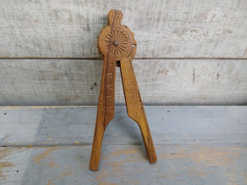 Ancien Casse-noix En Bois Sculpté – Écureuil – Panière Ou Présentoir épices