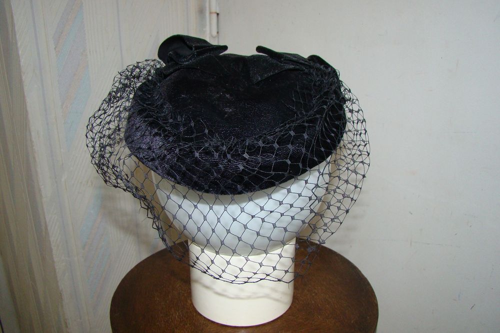 Ancien chapeau / Bibi � voilette vintage ann�es 1950
40 Gargenville (78)