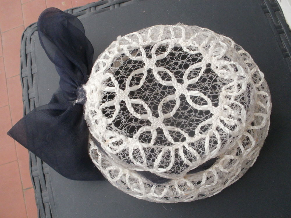 Ancien chapeau de femme HAUTE MODE avec gros noeud 20 Montauban (82)