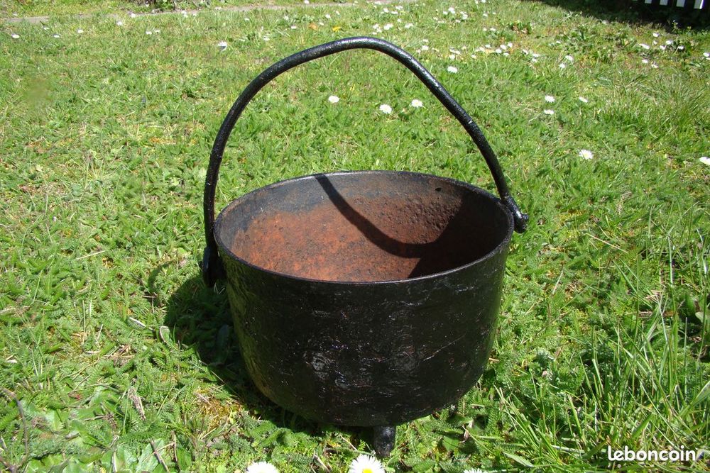 Ancien chaudron en fonte - ann�es 1930 (pour jardini�re) 30 Gargenville (78)