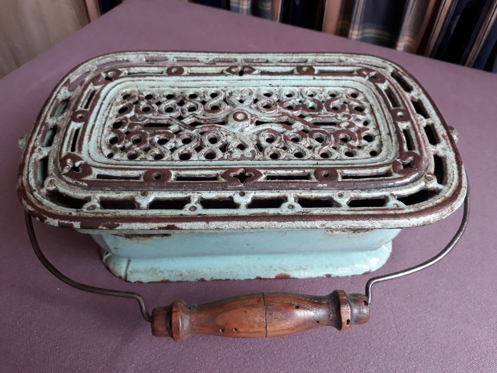 ANCIEN CHAUFFE PIED FONTE 70 Laval (53)