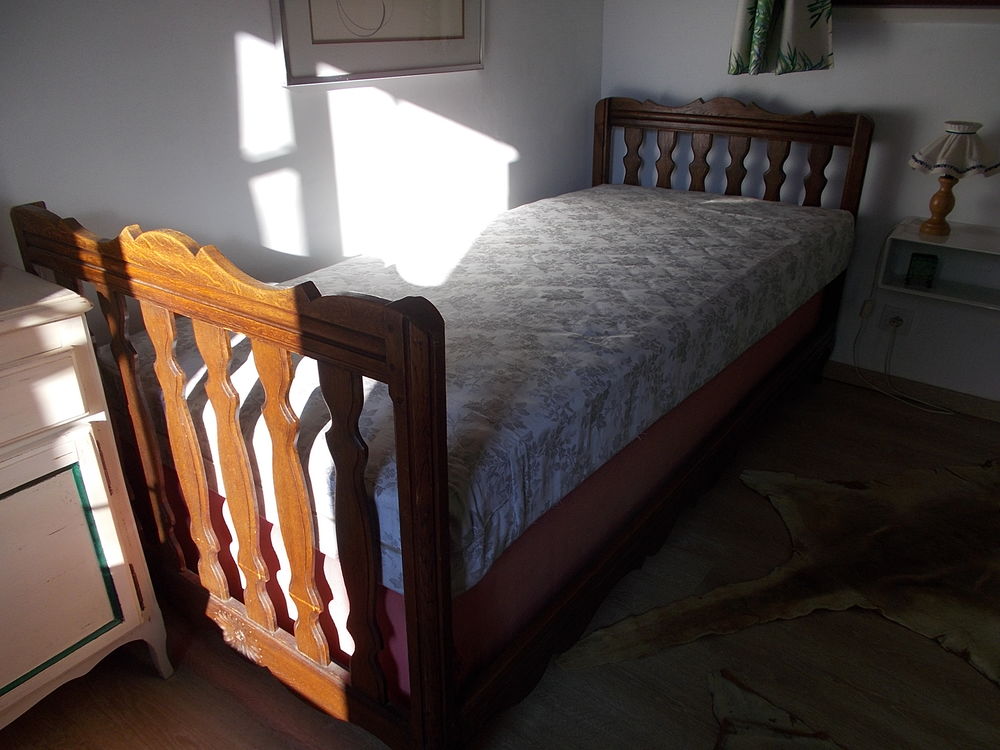 Lit ancien ch�ne 1 personne avec matelas et sommier 70 Dampierre-sur-Avre (28)