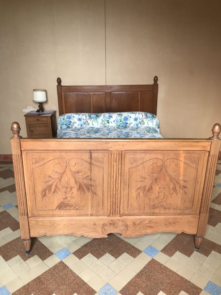 Lit ancien en ch�ne 
80 Rasteau (84)