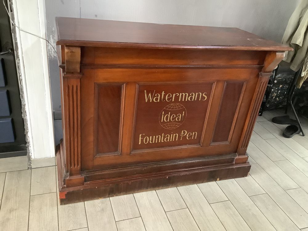 Ancien comptoir de librairie anglaiise 1050 Saint-Germain-sur-Ay (50)