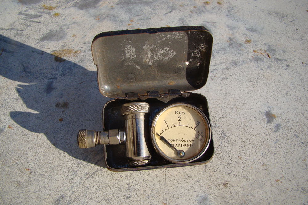 Ancien contr�leur Standard de pression des pneus 20 Gargenville (78)