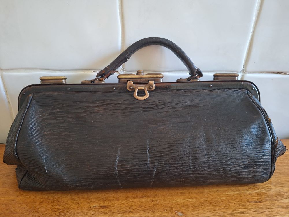Ancien sac en cuir de docteur 45 Marseille 7 (13)