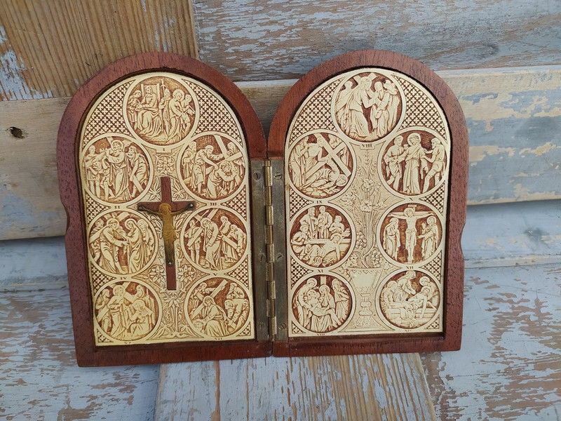 Ancien Diptyque Chemin de Croix Crucifix Bois et M�tal 60 Loches (37)