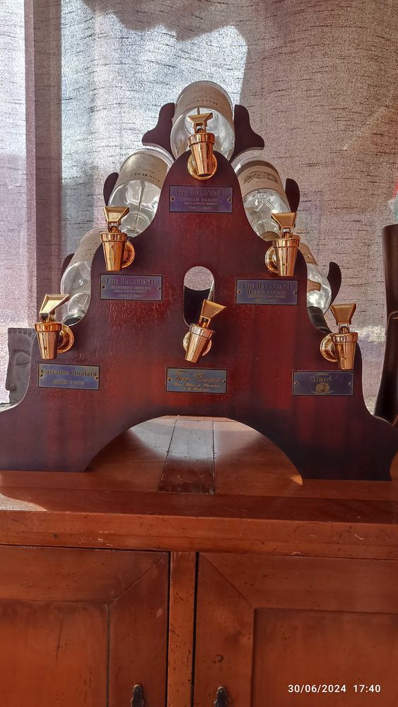 ancien distributeur de boissons en bois de collection 65 Vallauris (06)