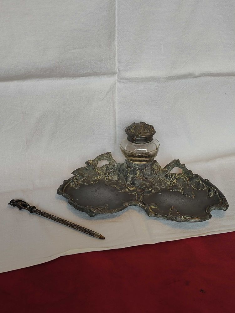 Ancien+encrier+en+�tain+avec+son+stylo 160 Avermes (03)