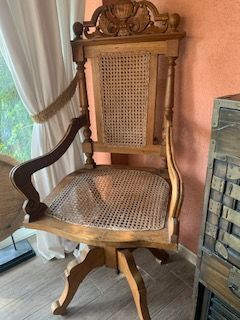 Ancien fauteuil colonial anglo-indien pivotant bois sculpt� 250 Bandol (83)