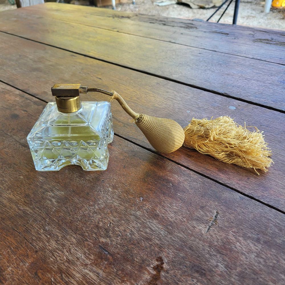 ancien flacons de parfum en cristal 30 La Farl�de (83)