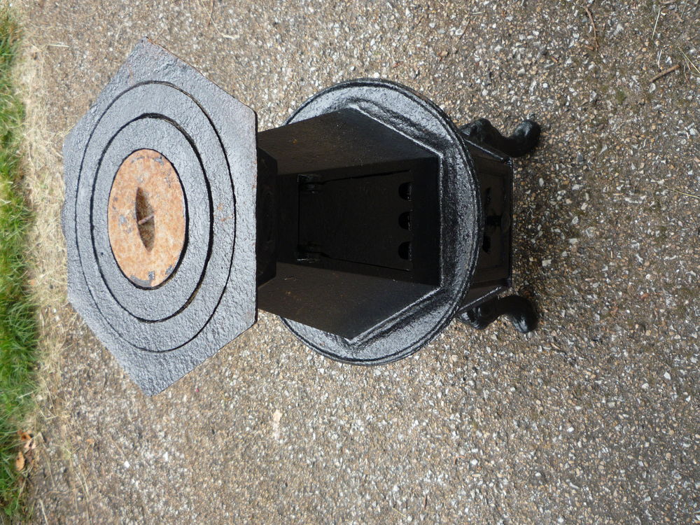 Ancien fourneau chauffe fers � repasser/po�le bois fonte
285 Castres (81)