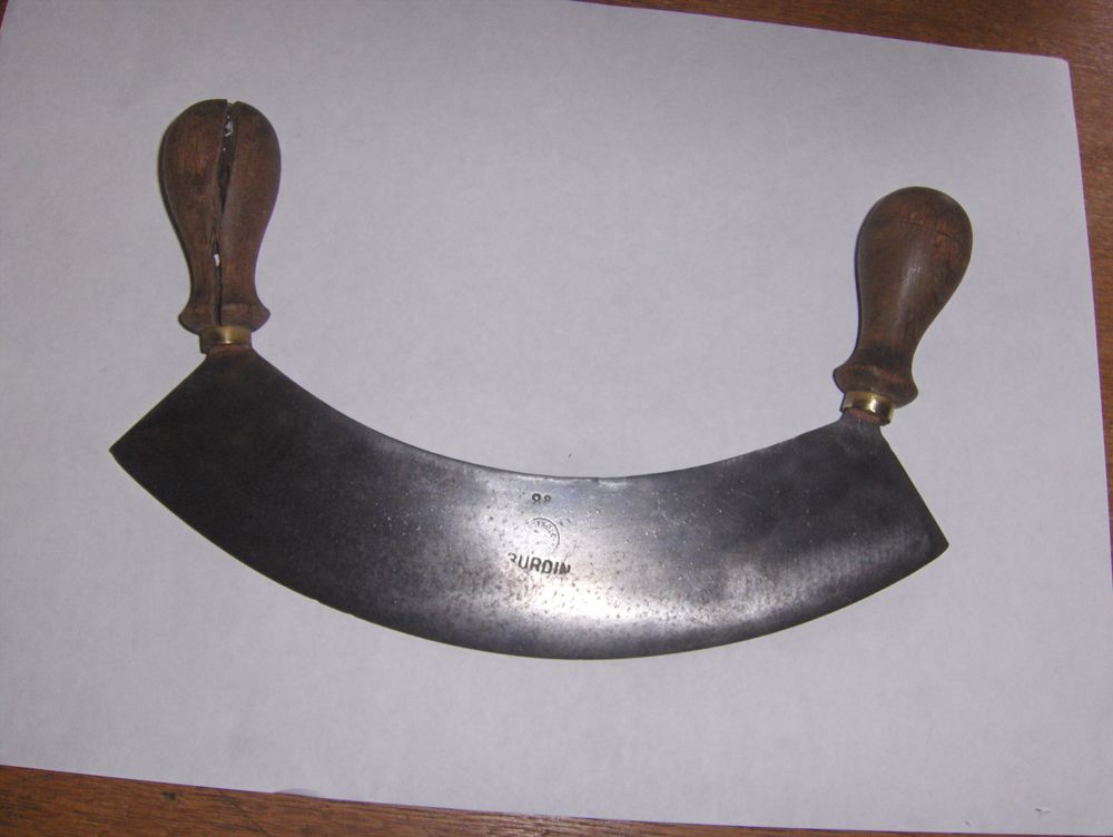 Ancien hachoir en bois et acier 30 cm de marque 	($) 0 Sauchy-Cauchy (62)