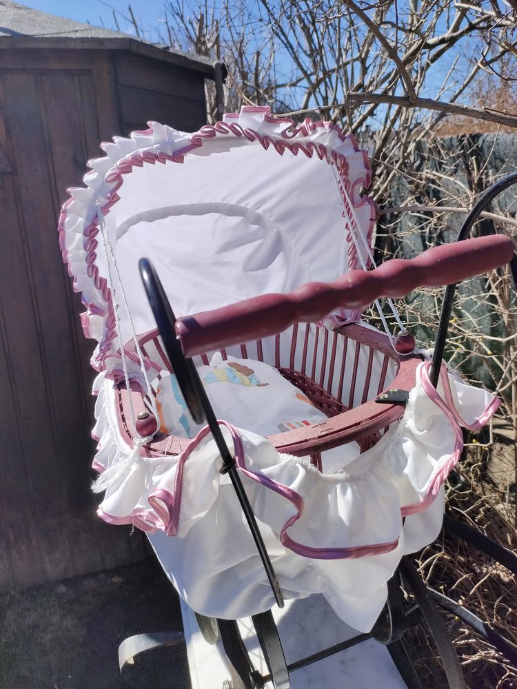 un ancien landau enfant (jouet) en bon �tat, ann�e 60 50 Peyroules (04)