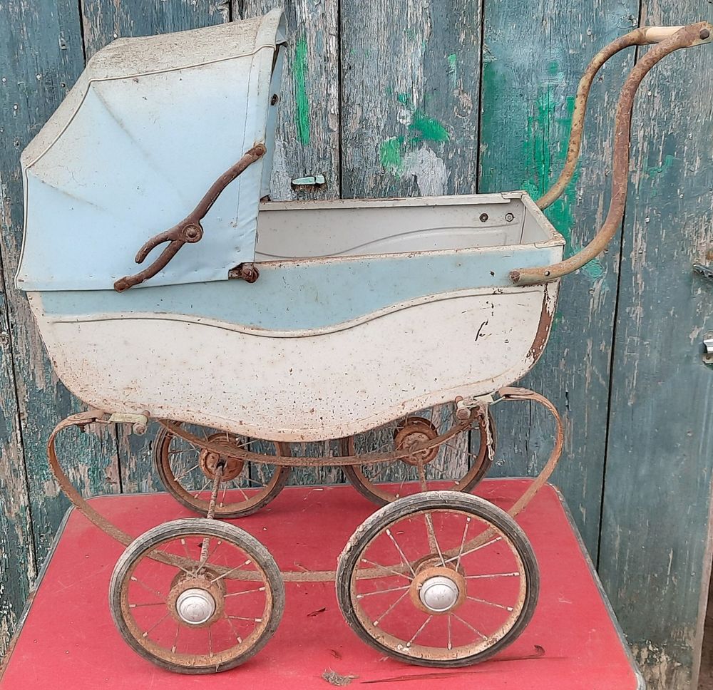 Ancien landeau de poupee a restaurer jouet 3 Ozoir-le-Breuil (28)