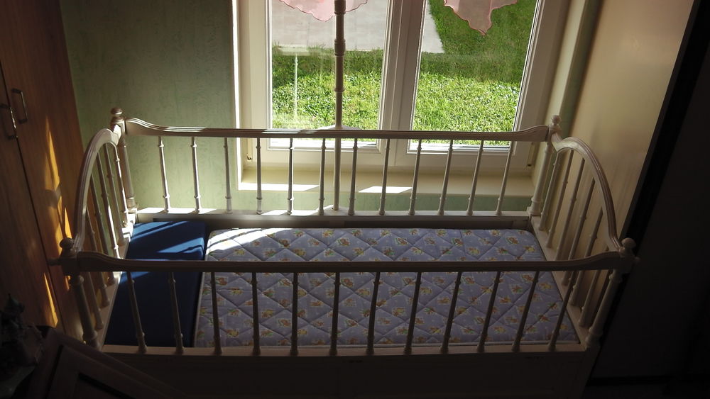 Lit ancien laqu� blanc pour b�b� ou enfant jusqu'� 7 ans 120 Tours (37)