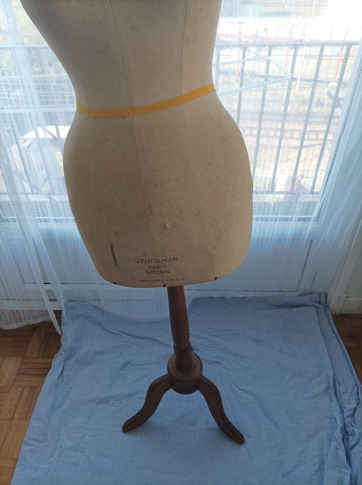 Ancien mannequin de vitrine stockman 250 Hendaye (64)