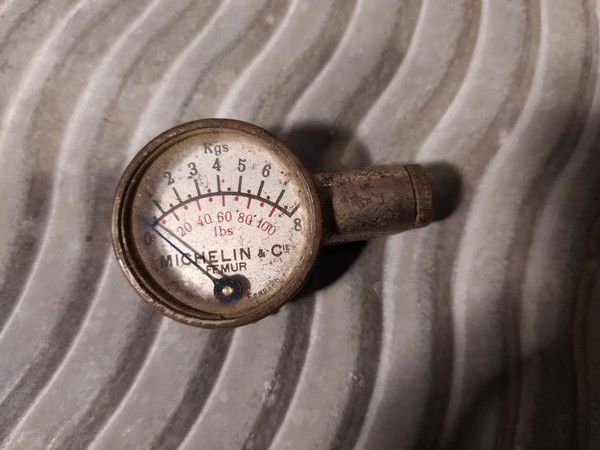 Ancien Manom�tre Michelin Contr�le Pression des Pneus 25 Loches (37)
