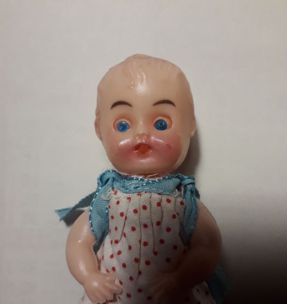 Ancien mini poupon baigneur ( Hong Kong ) 15 Verneuil-sur-Vienne (87)