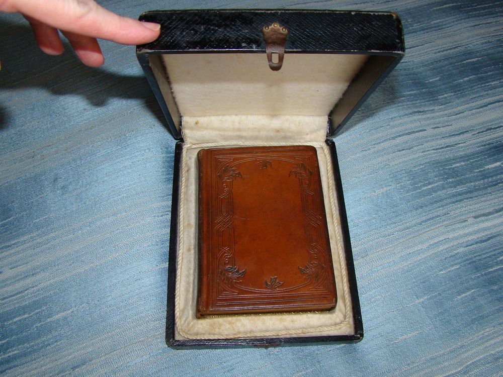 Ancien missel romain + coffret - ann�es 1920
40 Gargenville (78)