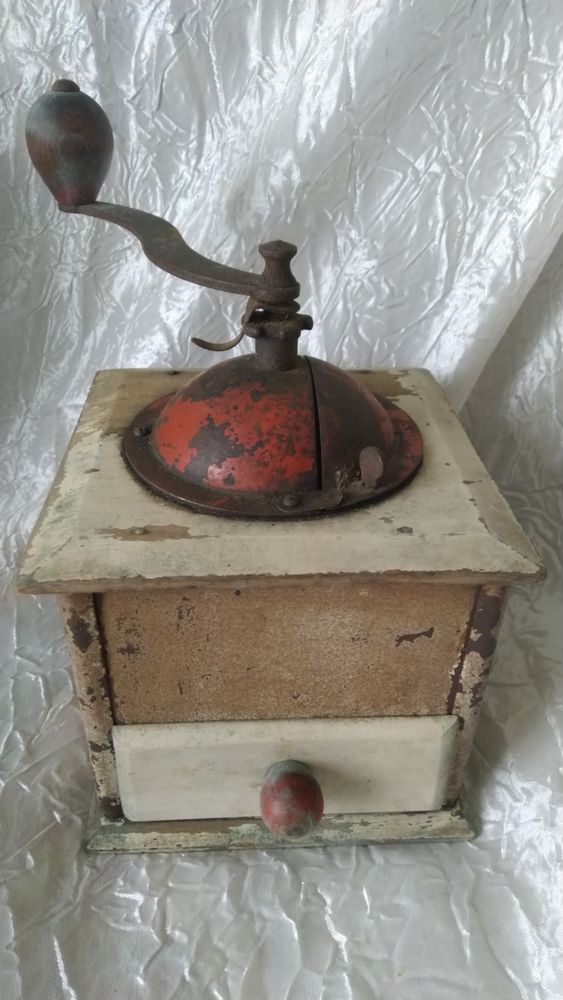 Ancien moulin � caf� blanc et rouge 15 Tilloy-l�s-Mofflaines (62)