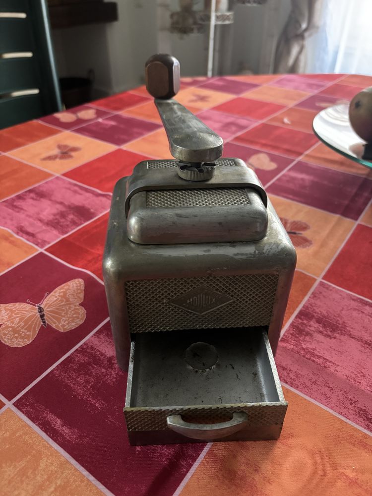 ANCIEN MOULIN METALLIQUE 60 Loudun (86)