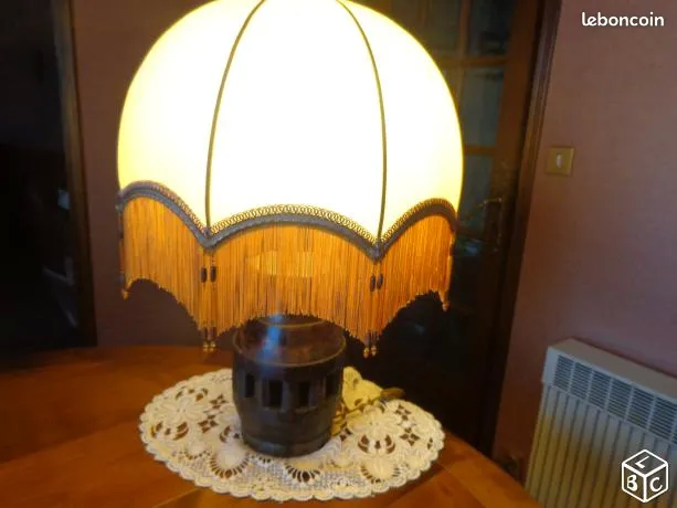 Ancien moyeu de roue de charrette mont� en lampe. 20 Langueux (22)