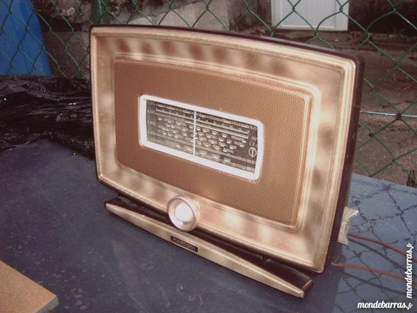 Ancien petit poste de radio � lampe 100 Saran (45)