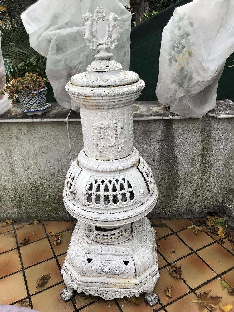 Ancien po�le Napol�on III, �poque d�but 19 �me . 1700 Nice (06)