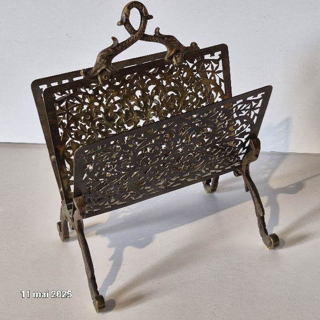 Ancien porte lettres, papiers en laiton antique provenant d' 120 Saumur (49)